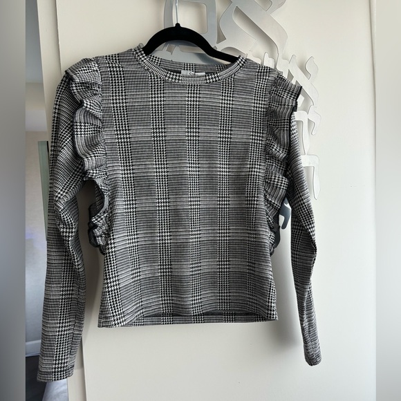 Suzy Shier houndstooth top with ruffles - Picture 1 of 3